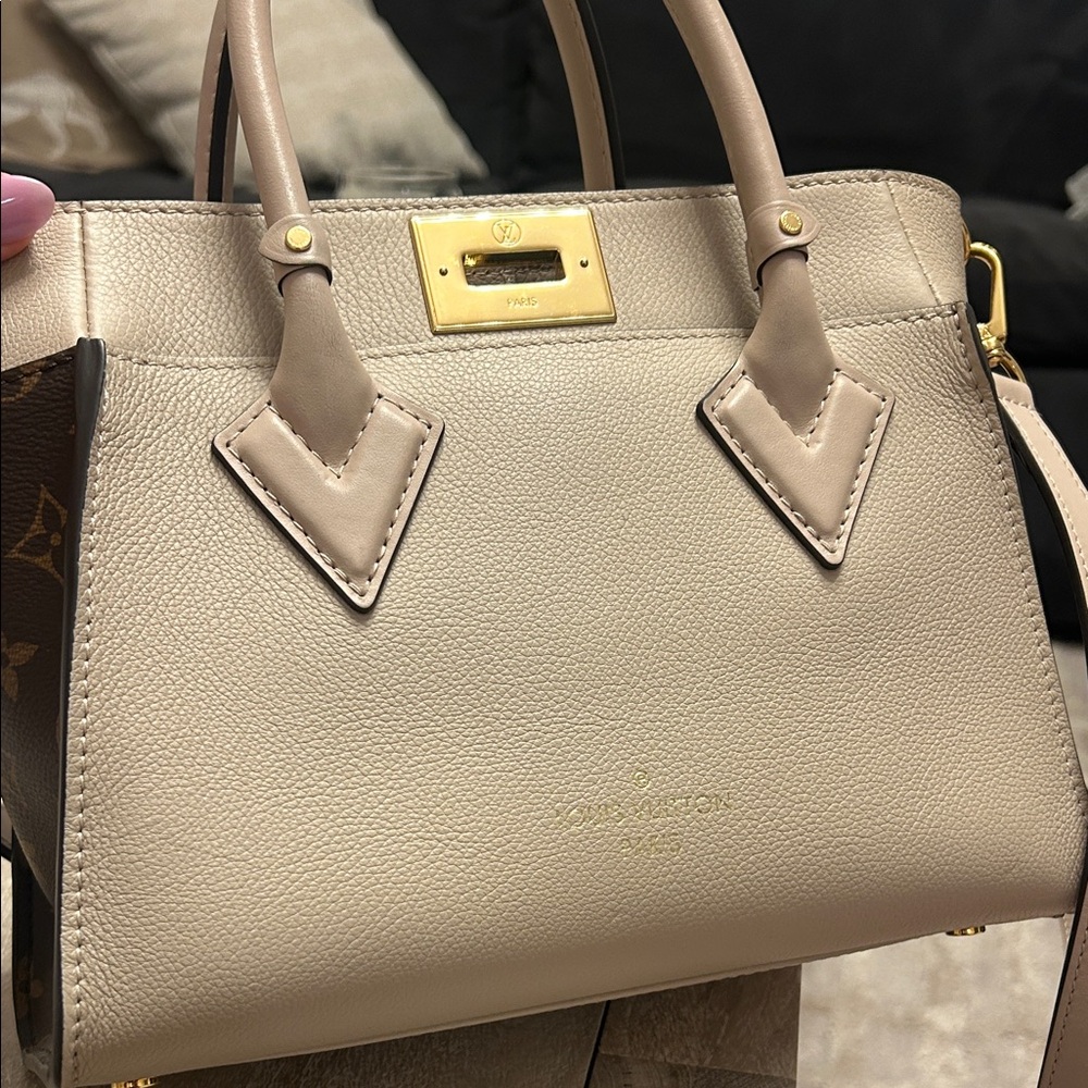 Louis Vuitton On my Side PM Greige - Picture 6 of 13